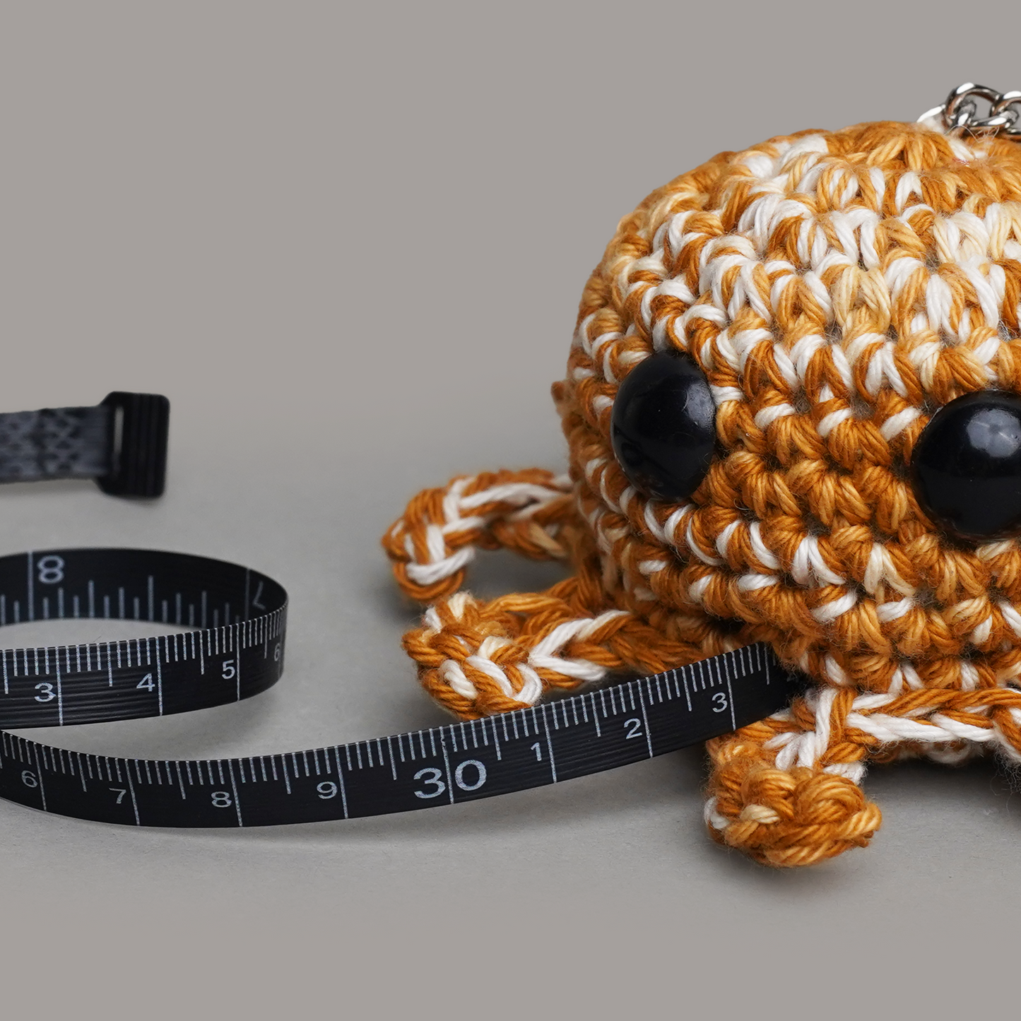 Eenie & Meenie: Measuring tape