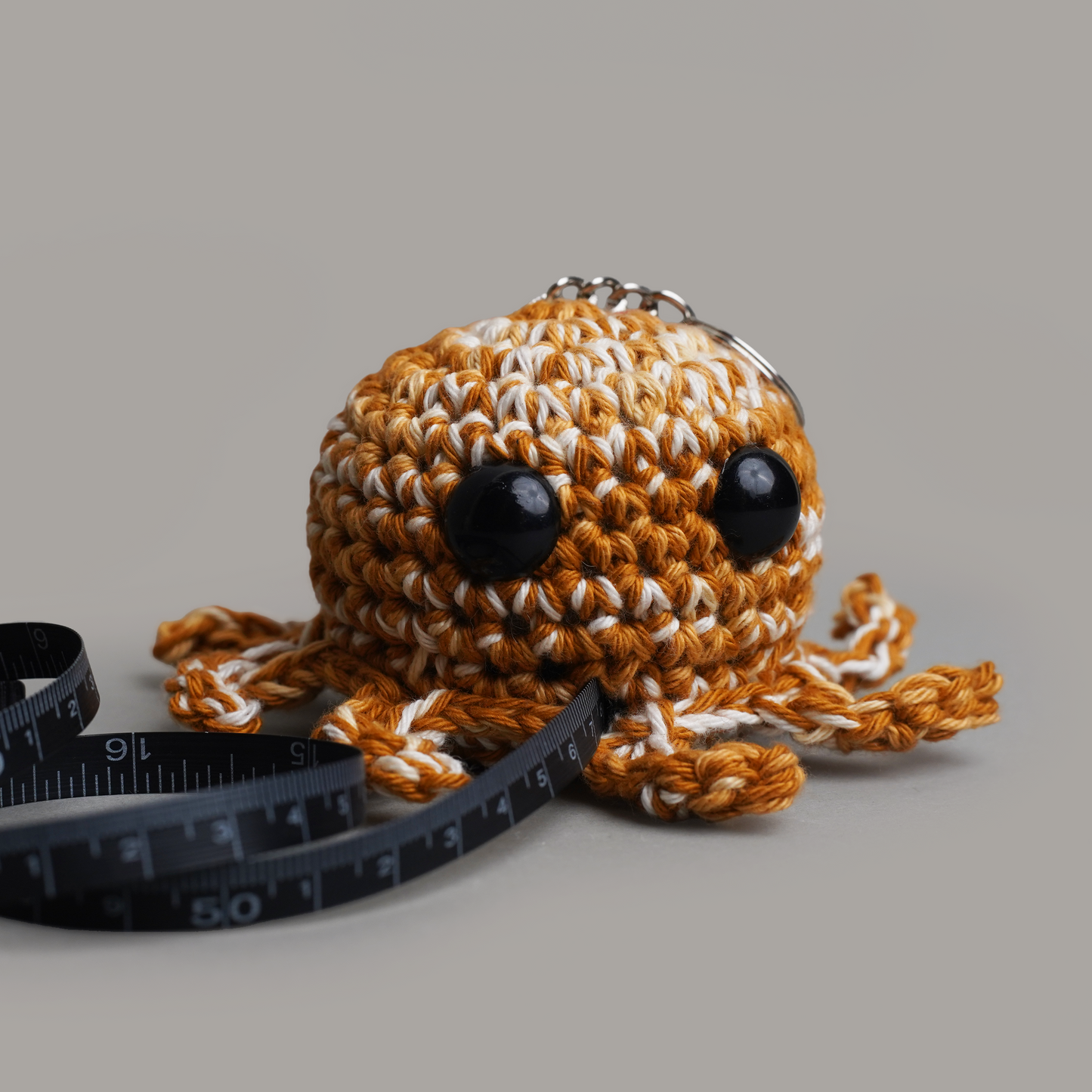 Eenie & Meenie: Measuring tape
